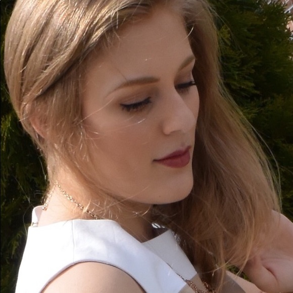 Meet your Posher, Rhea - Picture 3 of 4